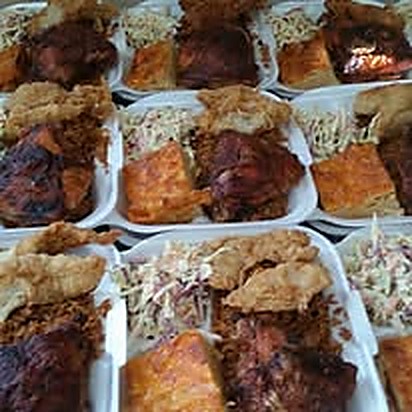 Bahamian chicken dinners packed in takeaway containers
